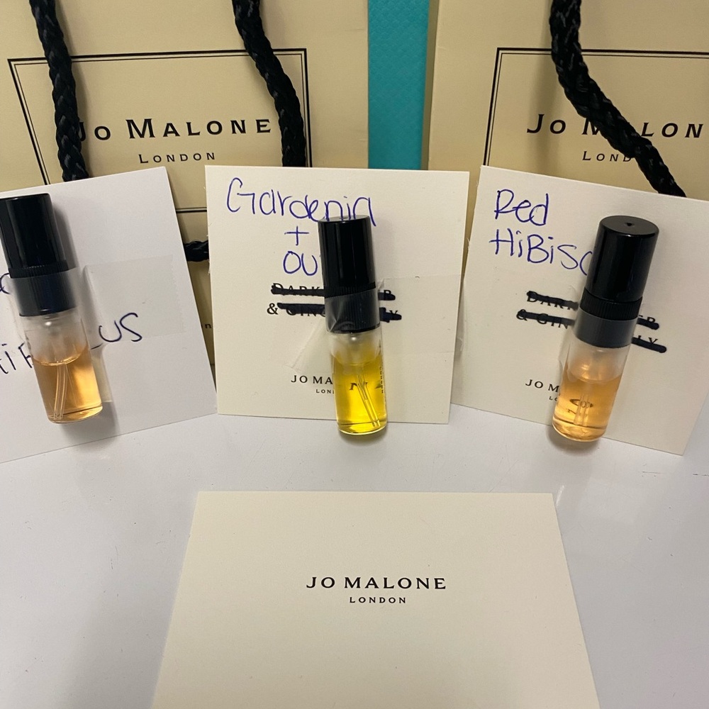 Jo Malone Sample Vials with Black Caps and Yellow/Amber Liquids